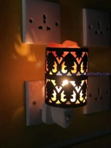 himalayansaltlampnightlightcylinderdesignironbasketwithcrystalsaltchunkswallhangingrocksaltlampforbedroomsnightlightpluginwalllightforhomedecor04 Salt Lamps Crafts Manufacture and Exporter